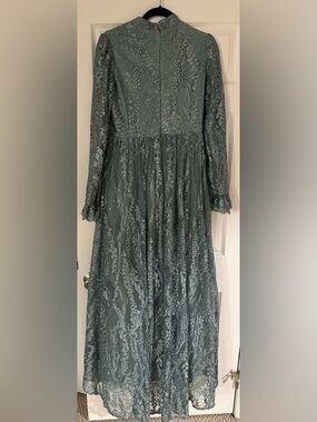 Elegant Sage Lace Long Sleeve Maxi Dress